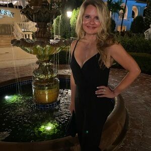 Elegant Black Sleeveless Jumpsuit sz Small